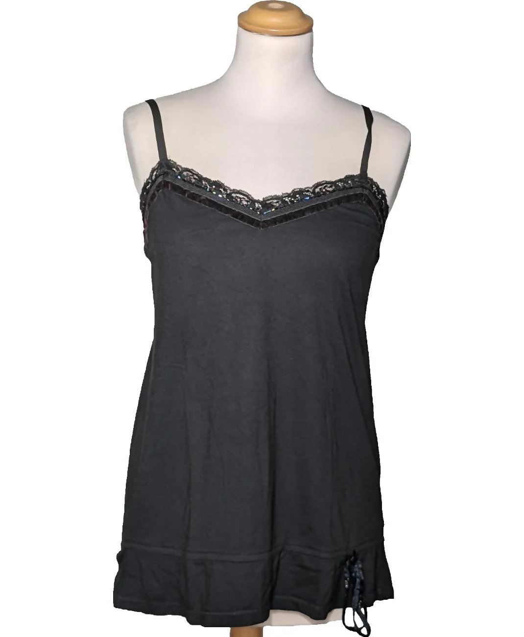 ACTIVE WEAR