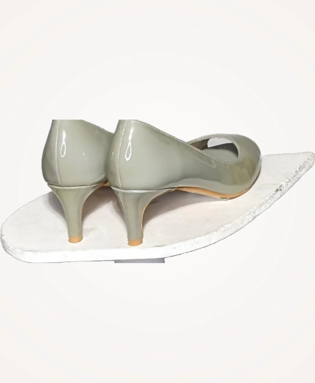 ANNE WEYBURN - Image 4