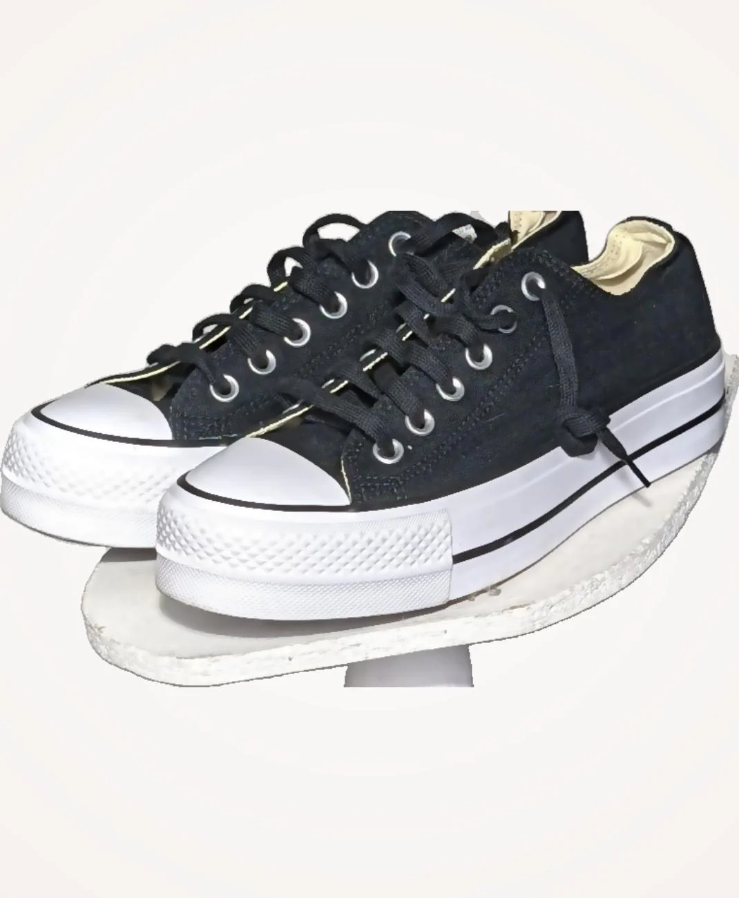CONVERSE - Image 3