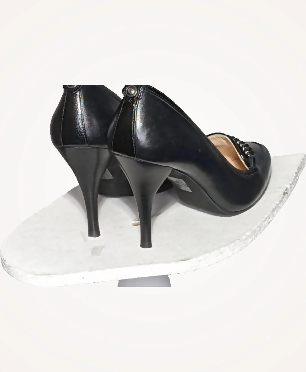 GUESS - Image 4