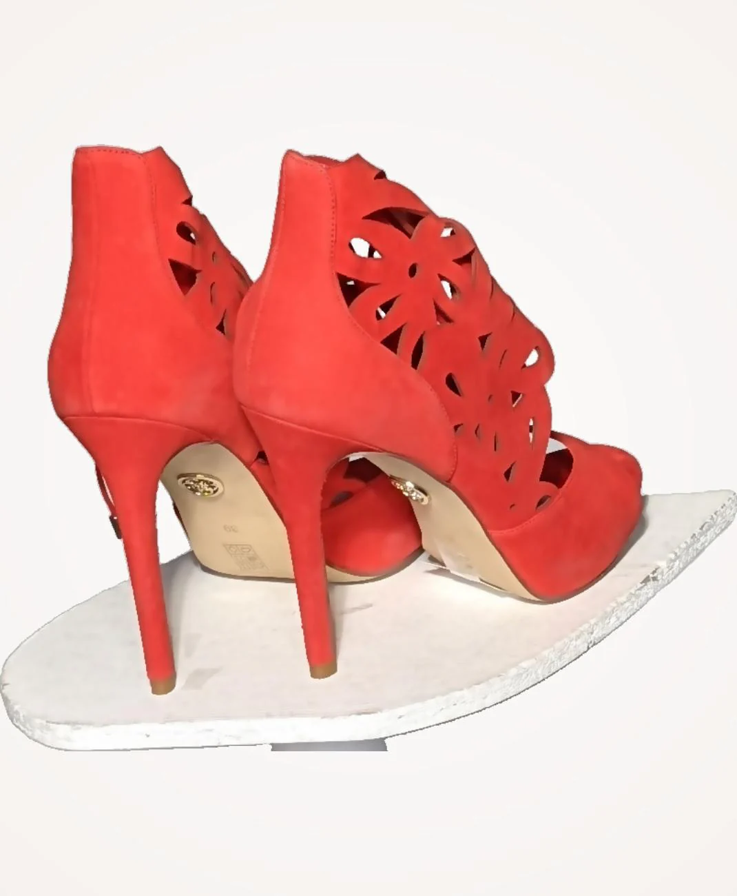 GUESS - Image 4