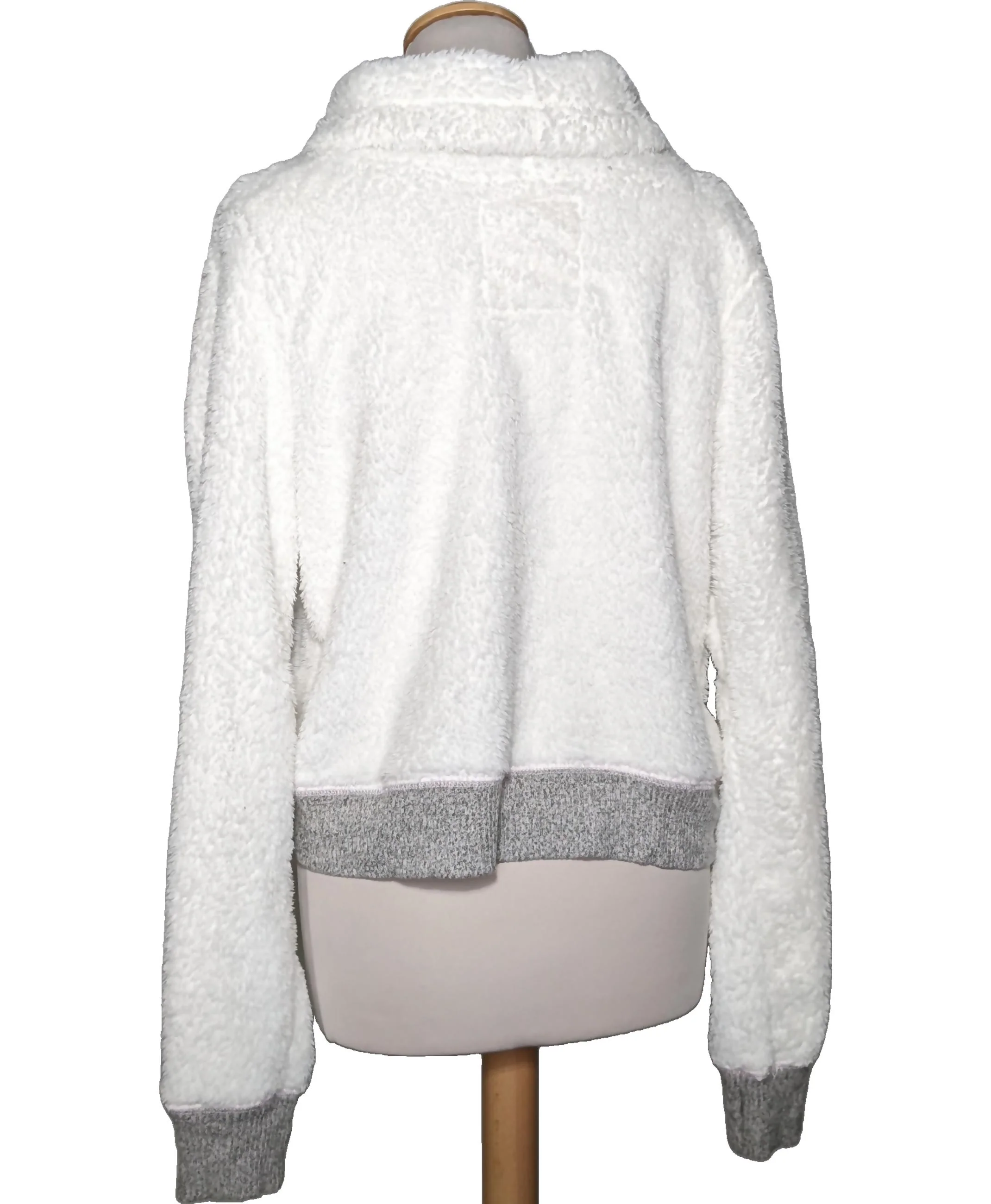 HOLLISTER - Image 2