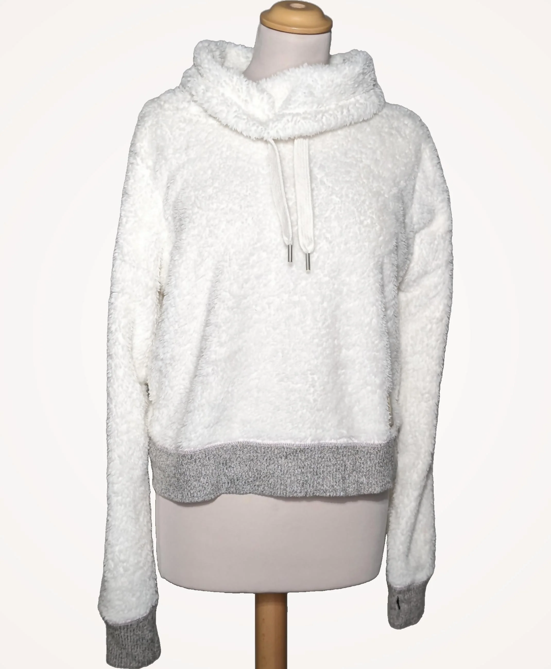 HOLLISTER - Image 3