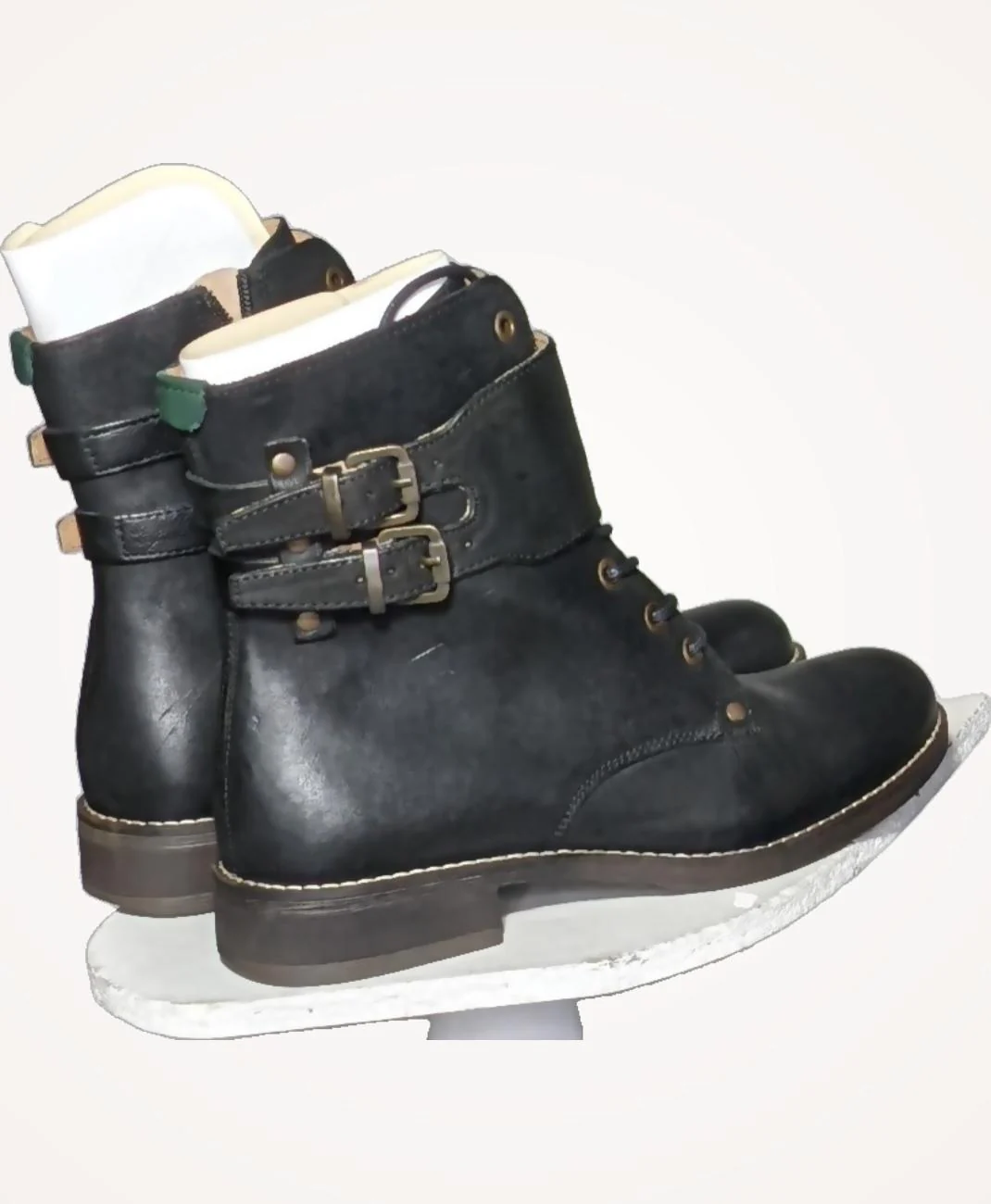 KICKERS - Image 4