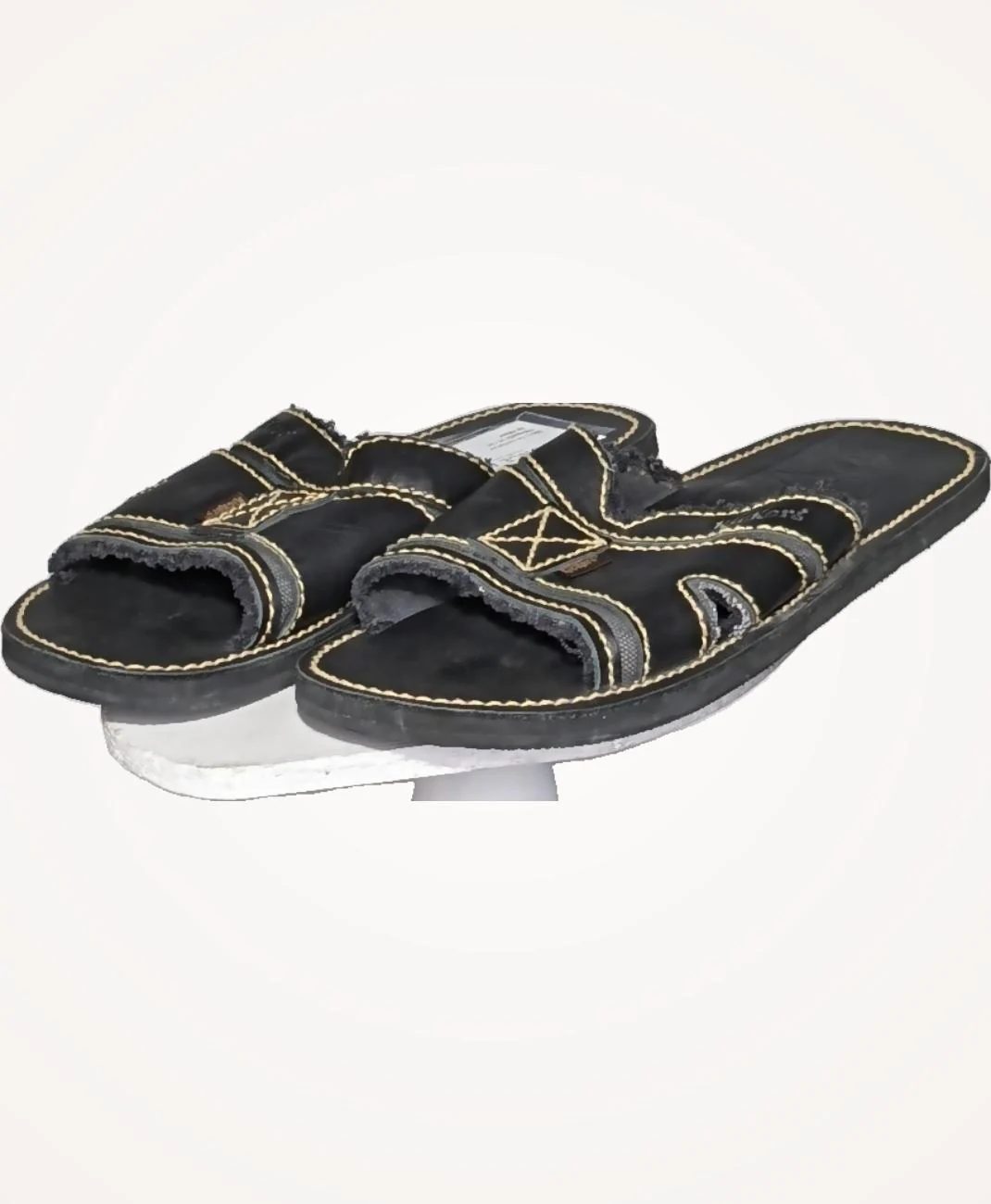 KICKERS - Image 3