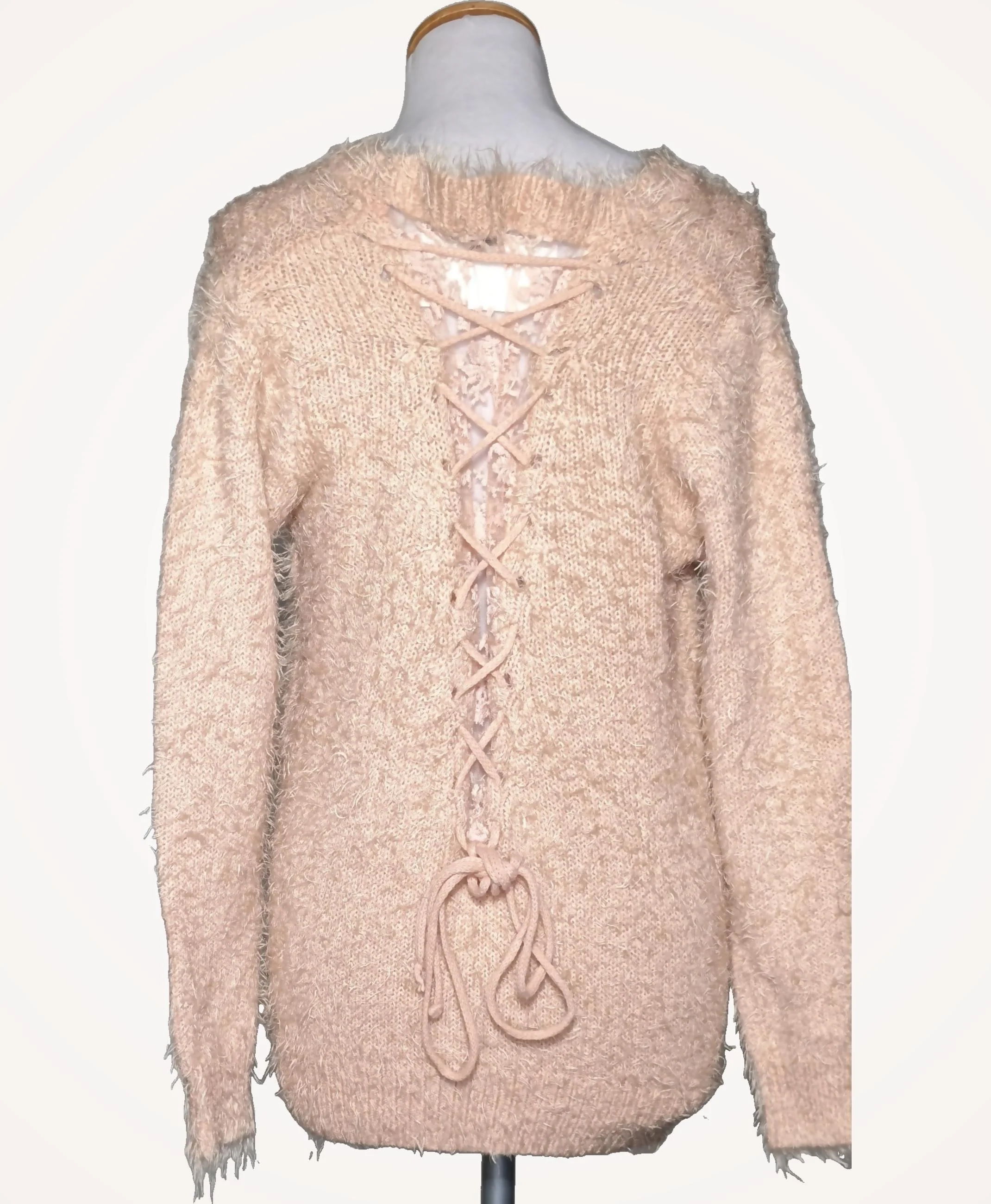 MOLLY BRACKEN - Image 4