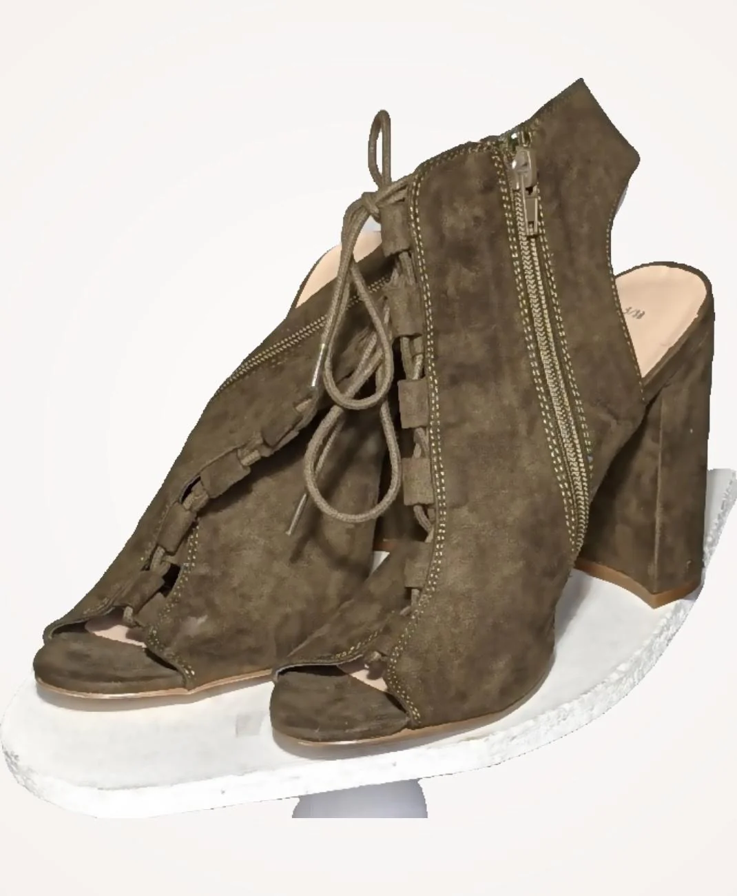NEW LOOK - Image 3