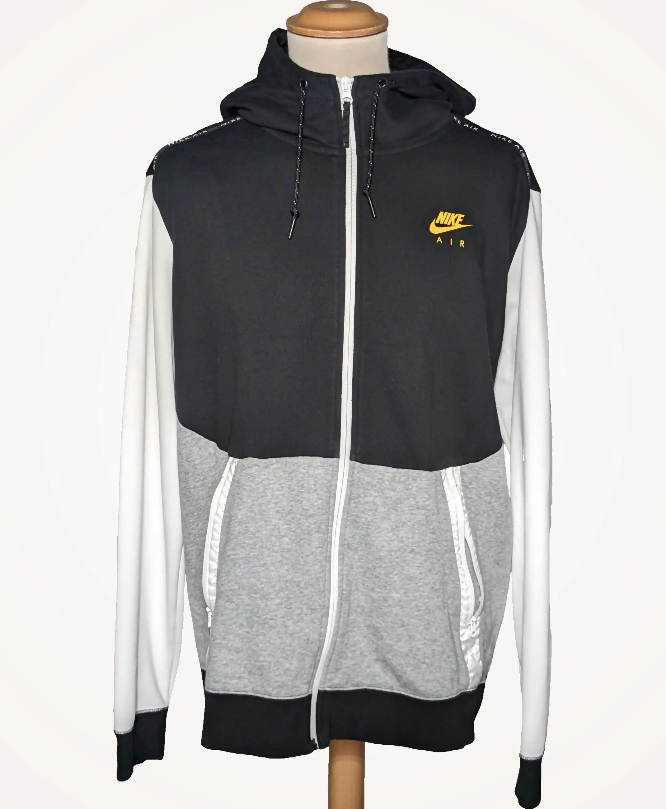 NIKE - Image 3