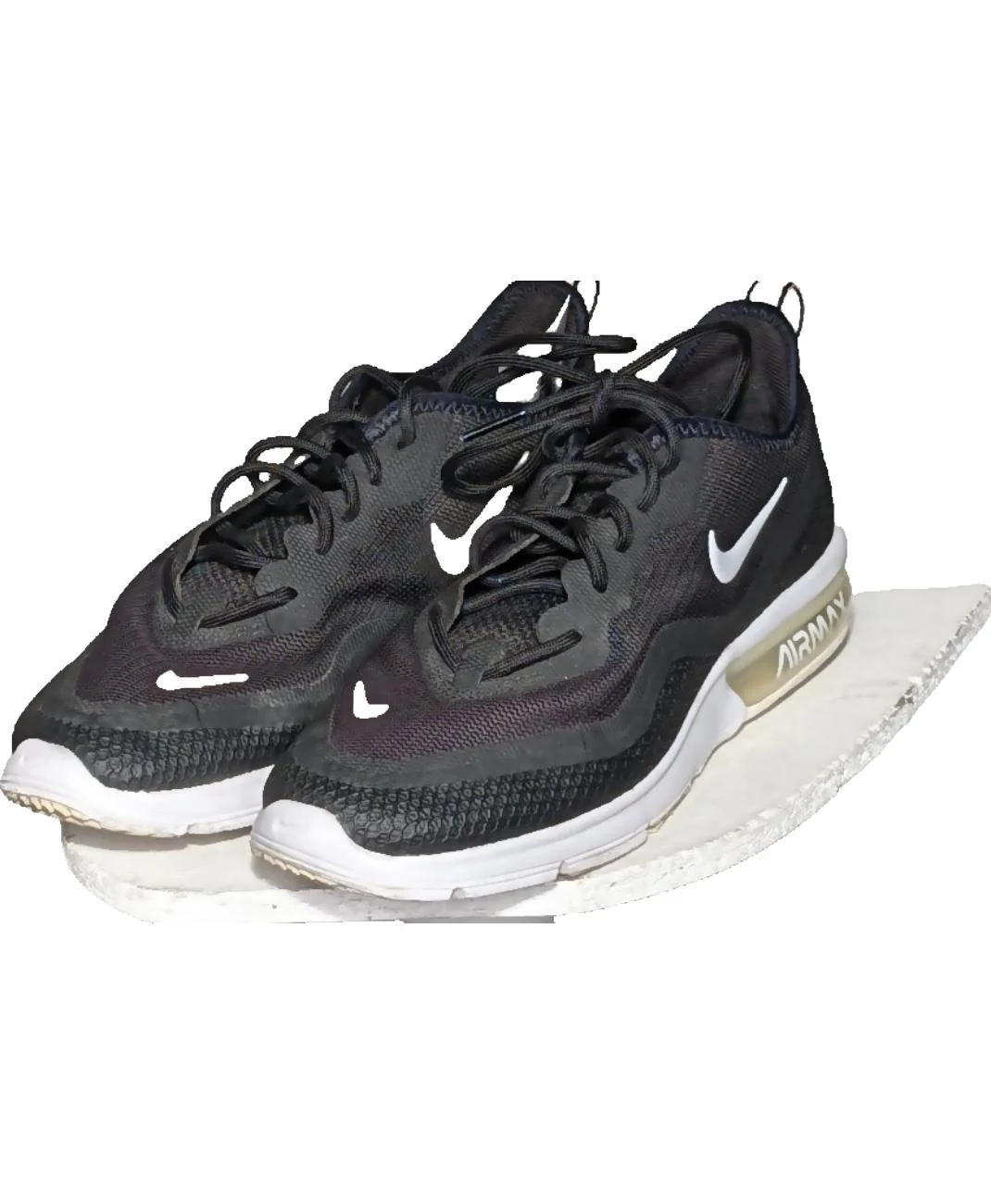 NIKE