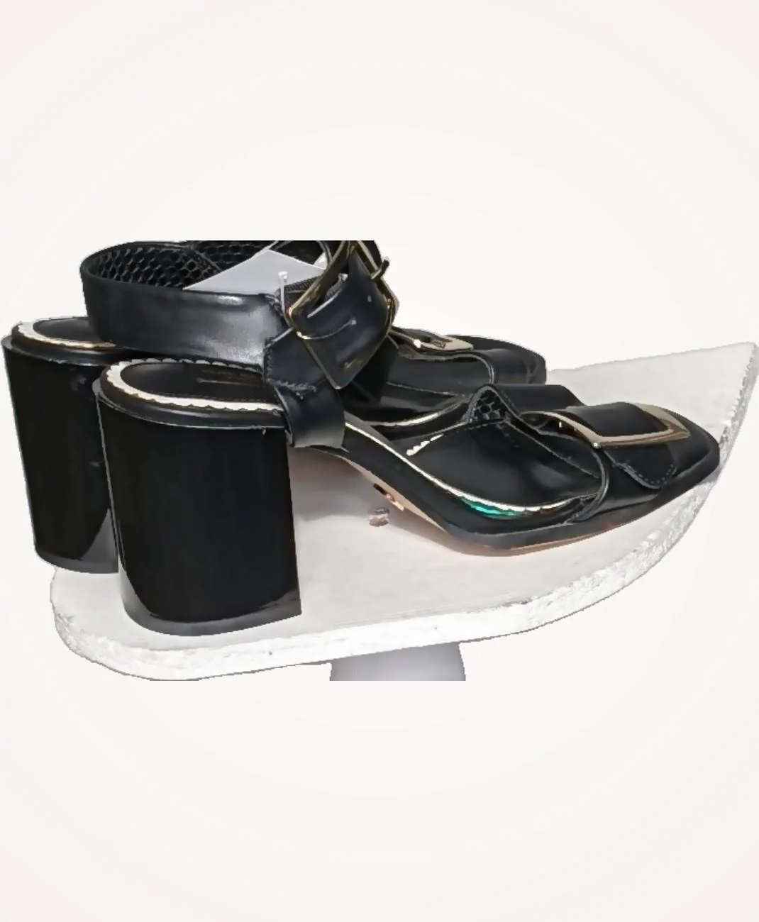 RIVER ISLAND - Image 4